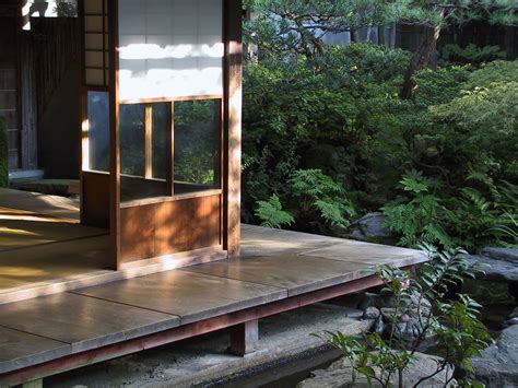 In extreme cases, the best part of a lot was given over to the garden, and the house design on the land left over. Tenshizora: Japanese Traditional House