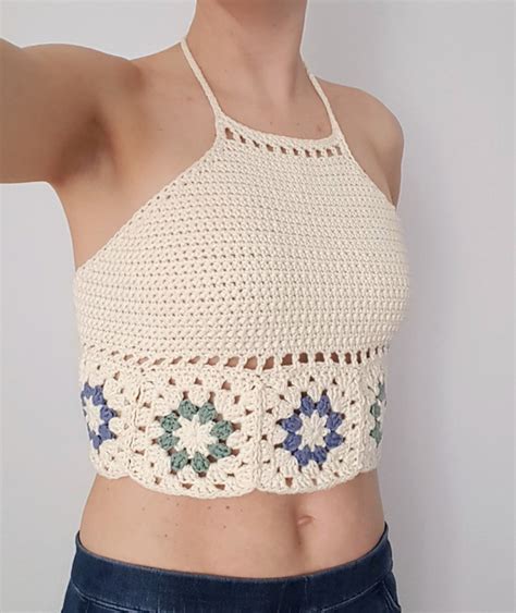 4(5,5) balls main colour (mc), 60450 coral small quantities of contrast a (60604 terracotta), contrast b i also love the granny square shawl and halter top and would like to receive the free pattern. Crochet Halter Tops ⋆ Crochet Kingdom (9 free crochet patterns)