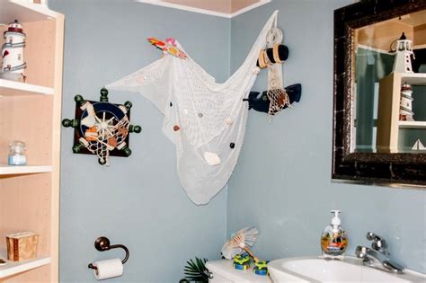 If any of your rooms have a nautical or beach theme, consider using some creative fish net decorating ideas to liven this space up. Fish Net Decoration Ideas (with Pictures) | eHow