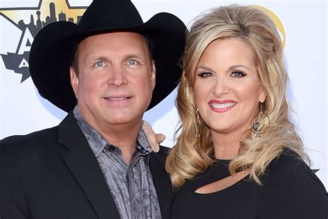 See Trisha Yearwood Dress Up As Husband Garth Brooks Just In Time For Halloween Southern Living