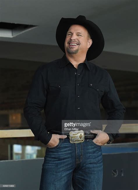 Singersongwriter Garth Brooks Smiles During A News Conference To