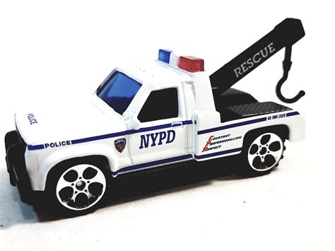 Daron New York City Nypd Rescue Police Tow Truck 164 S Scale Diecast