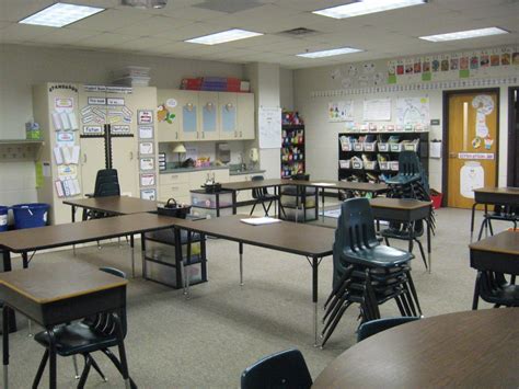 Mandys Tips For Teachers Im Nesting Classroom Desk Arrangement