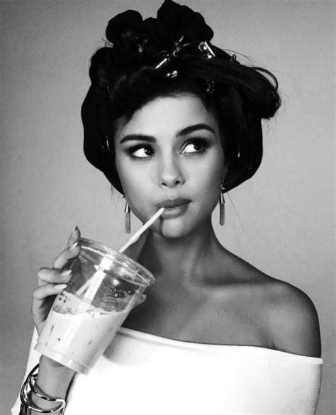 160 Selena Gomezs Style Youll Love 041 Fashion Selena Gomez Short