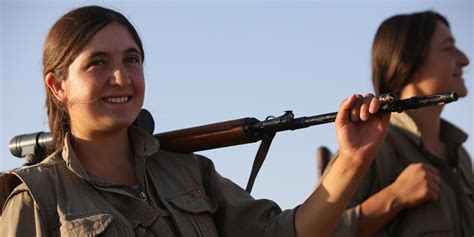 Women Fighting Isis Share Stories From The Battlefield Huffpost
