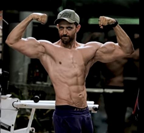Hrithik Roshan Flaunts His Eight Pack Abs At The Age Of Pics Goes Viral