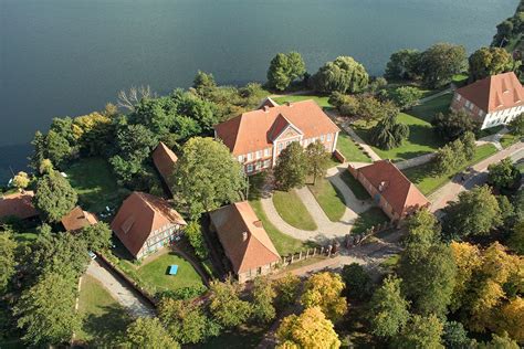 Die 3,5 zimmer galeriewohnung ist teil einer gepflegten anlage, in der mehrere parteien wohnen. Herrenhaus Ratzeburg in Schleswig-Holstein (Herzöge von ...