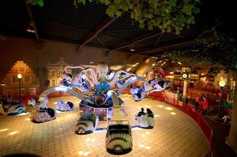 Zwembad + kermis + restaurant. Indoor-kermis Preston Palace - Picture of Preston Palace ...