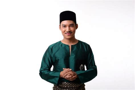 Lagu ini masih berupa single yang diedarkan oleh label rocketfuel network. Senyuman Ramadhan Dari Hael Husaini Buat Peminat
