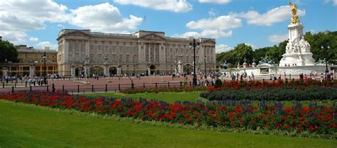 Dating back to the 18th century, the regal landmark has a varied and interesting past. Buckingham Palace Tours | Free Tours by Foot