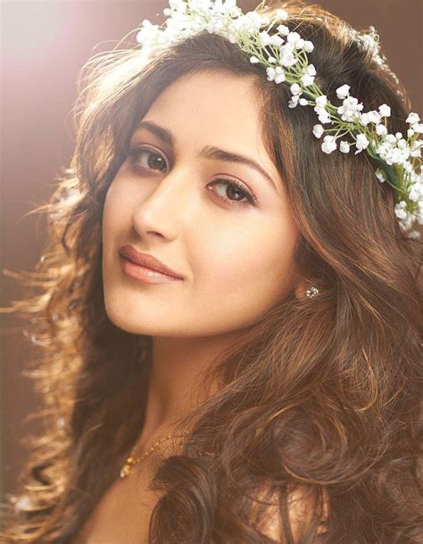 Beauiful Sayesha Saigals Wallpaper Download