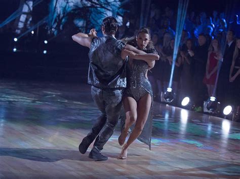 Jana Kramer Dances Through Painful Injury In Week Two Of Dancing With