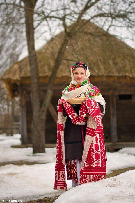 ukrainian girl in folk costume украиночка с блина… Украина Народный костюм и Зима