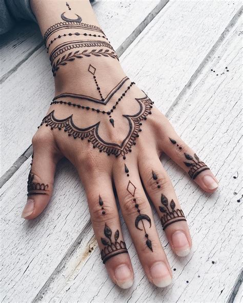 Easy Henna Tattoo Designs For Hands Simple Henna Hand And Wrist Design Bodewasude