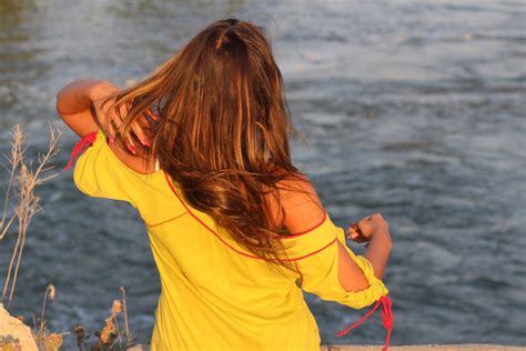 Безплатна снимка море вода човек момиче лято пролет жълт сезон