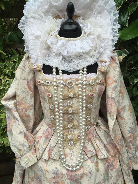 historical-period-costumes-to-hire-at-masquerade-costume-hire