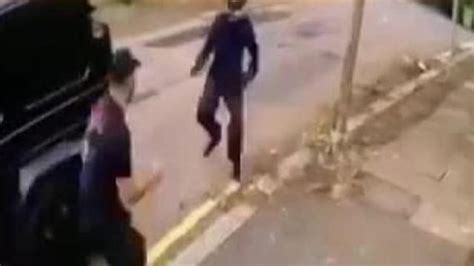 Video Londra Ladri Armati Aggrediscono Due Giocatori Il Bosniaco