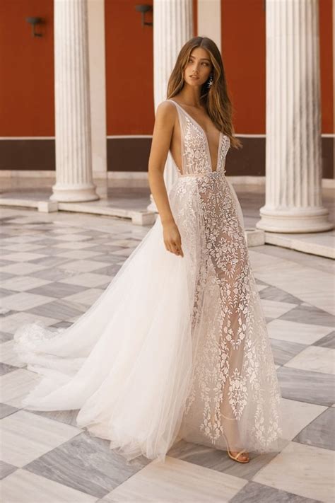 Berta balilti, the brand's sole designer, studied fashion at the shenkar berta's wedding dresses in 2018 stayed true to the fashion house's unique, stylish aesthetic. BERTA Wedding Dresses 2019 Athens Collection | Dress for ...