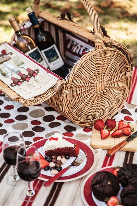 9 best picnic baskets for two in 2023 perfect for couples