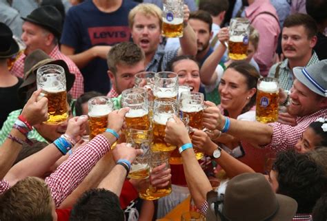 世界の雑記帳：ドイツで「オクトーバーフェスト」開幕、世界最大のビールの祭典 毎日新聞