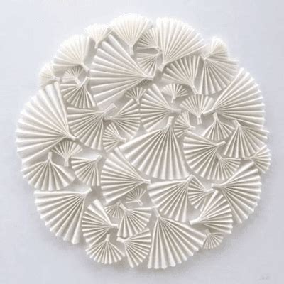 Untuk suasana keluarga, menghiasi kelas anda dengan cara yang mesra dan hangat. Cara Menghias Kelas Dengan Kertas Origami