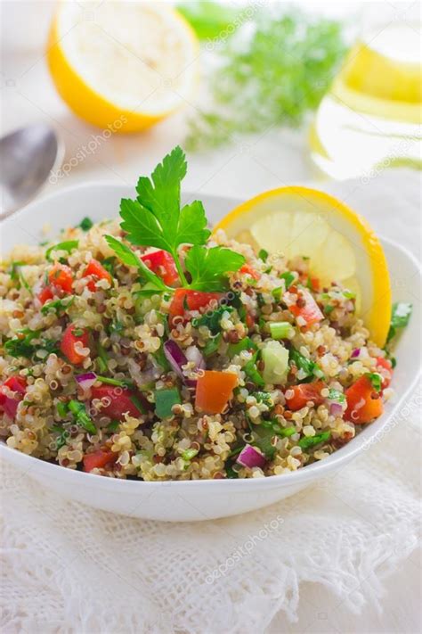 Salade De Taboulé Au Quinoa Persil Et Légumes Image Libre De Droit Par