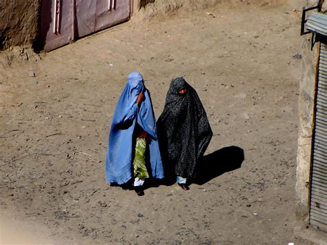 Afghan Burka And Iranian Chadorbing Images Chador Burka Fashion
