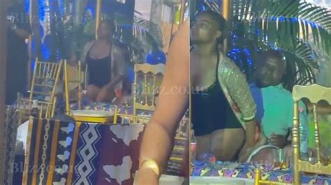 video shameless drunk couple recorded chewing eachother in an open bar girl enjoys big cassava