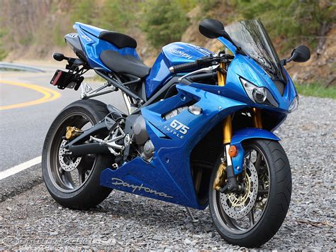 The daytona 675r is the only sport bike in the triumph range, but that doesn't mean it is a halfhearted effort just to be in the numbers game. 2009 Triumph Daytona 675: pics, specs and information ...