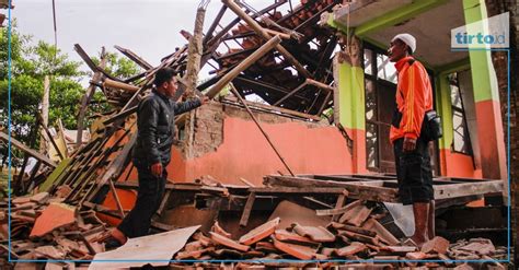 Gempa nusa tenggara timur hari ini berpusat di 31km tenggara kodi sumba barat daya. Berita Terbaru Gempa Bumi Hari Ini - Tirto.ID