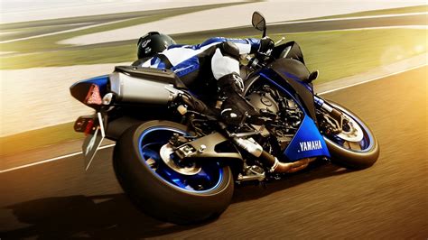 2014 Yamaha Yzf R1 In Motion