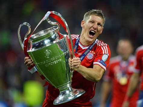 Finale der champions league 2013 zwischen borussia dortmund und fc bayern münchen, welches fc bayern gewinnen konnte. Bastian Schweinsteiger Career In Pictures - Mirror Online