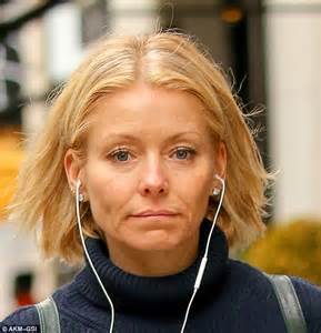 Kelly Ripa Removes Her Tv Make Up For Casual Stroll In New York Daily