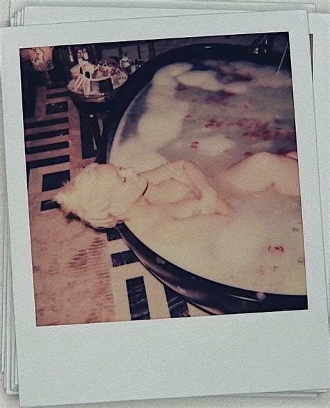 Christina Aguilera Sexy Nude In Bathtub Bilder XHamster Com