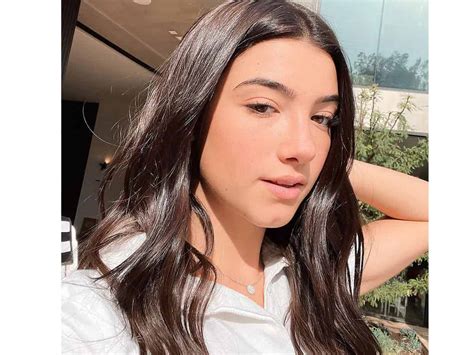 Us Sensation Charli Damelio First To Hit 100mn Tiktok Followers