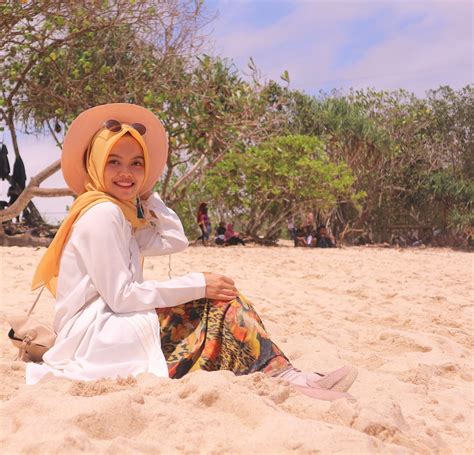 9 mix and match outfit ke pantai cocok bagi pemilik tubuh curvy. Padu Padan Outfit Hijab ke Pantai - @Anisyawardani