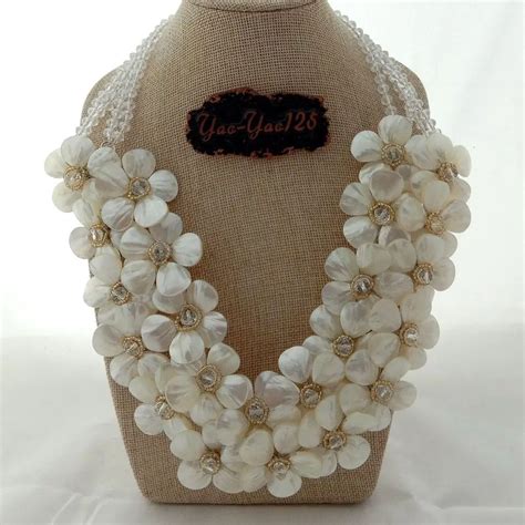 18 White Shell Flower Crystal Statement Necklace In Chain Necklaces