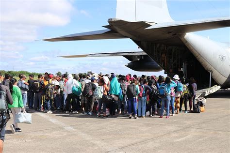 Hundreds Of Ex Rebels In Mindanao Flown To Manila
