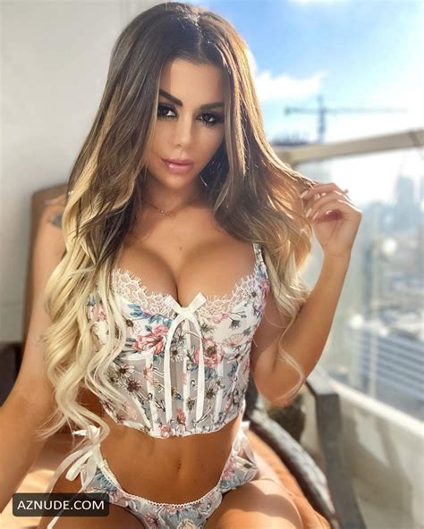 Juli Annee Nude And Sexy Photos From Instagram Aznude