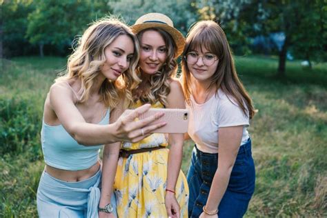 Group Of Girls Friends Take Selfie Photo Stock Image Image Of Bachelorette Cheers 118038481