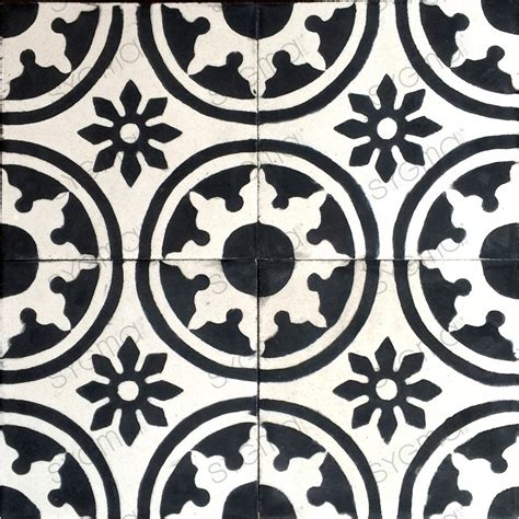 20x20x1,6 cm environ 12 motifs différents par m²le patchwork est une composition de carreaux de ciment choisis au hasard dans une combinaison de couleurs noir et blancchaque patchwork est donc unique ! true tile cement for bathroom and kitchen 1sqm palma-noir