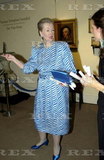 Wird prinzessin diana (✝36) in sachen schönheit unter den weiblichen royals das rennen obwohl prinzessin diana schon 1997 tragisch verstorben ist, ist und bleibt sie noch immer die schönste. SOTHEBYS SUMMER PARTY, LONDON, BRITAIN - 08 JUN 2004 Raine ...