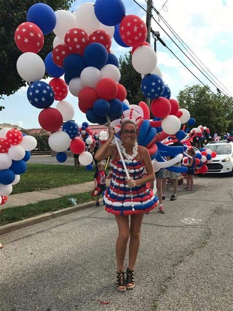 Boat decorations for boat parades meme. Pin by Agnes Bikie on Parades | Clown balloons, Boat ...