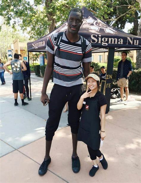 Psbattle This Tall Man And Short Woman Photoshopbattles