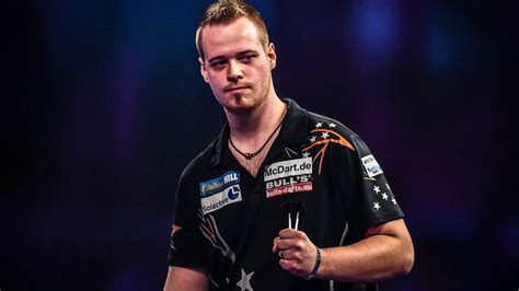 Simon whitlock ist ein australischer dartspieler der professional darts corporation. Deutsche Dartspieler bei der Darts WM 2018 - wer ist dabei ...