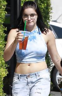 Ariel Winter Flashes Stomach Skimpy Crop Top Daily Mail Online