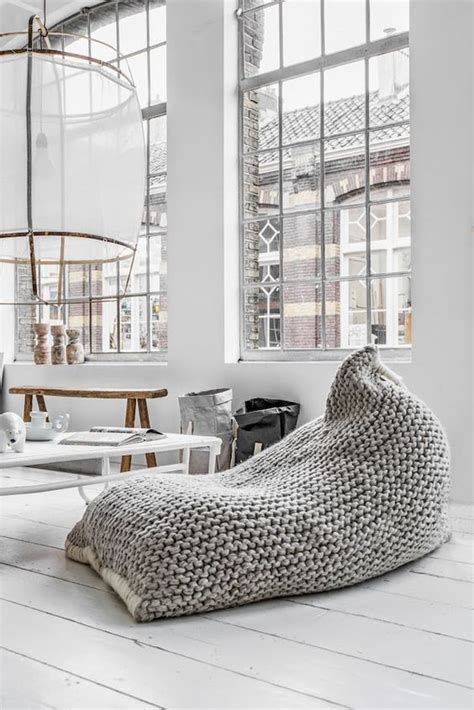 Il pouf che diventa letto è un arredo pratico, funzionale e salvaspazio in grado di offrire un comodo posto letto singolo o da una piazza e mezza. Pouf Letto: Soluzioni Salvaspazio e di Design - HomeHome