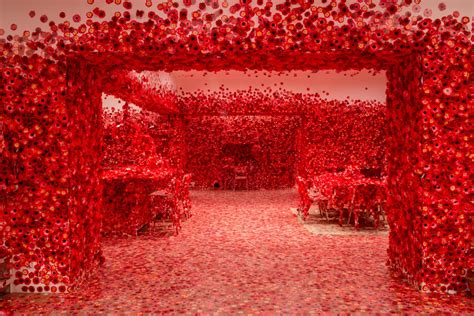 Dream room full of flowers. Flower Obsession, the room full flowers of artist Yayoi ...