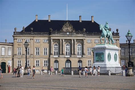 Palazzo Di Amalienborg A Copenaghen Storia Curiosità E Come Visitarlo