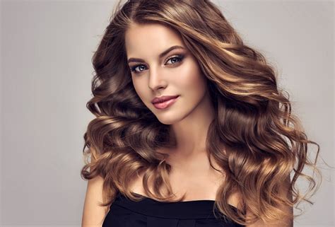 10 Wavy Brown Hairstyles For An Effortlessly Beautiful Look Hairdo